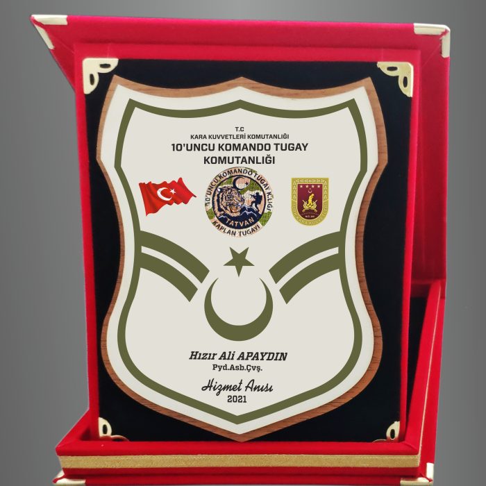 kadife-kutulu-ahsap-kalkan-askeri-hizmet-anisi-plaket
