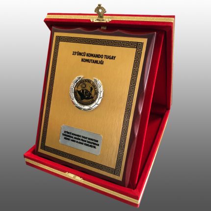 Kadife Kutulu Fasetli Özel Tasarım Ahşap Askeri Hizmet Anısı Plaket