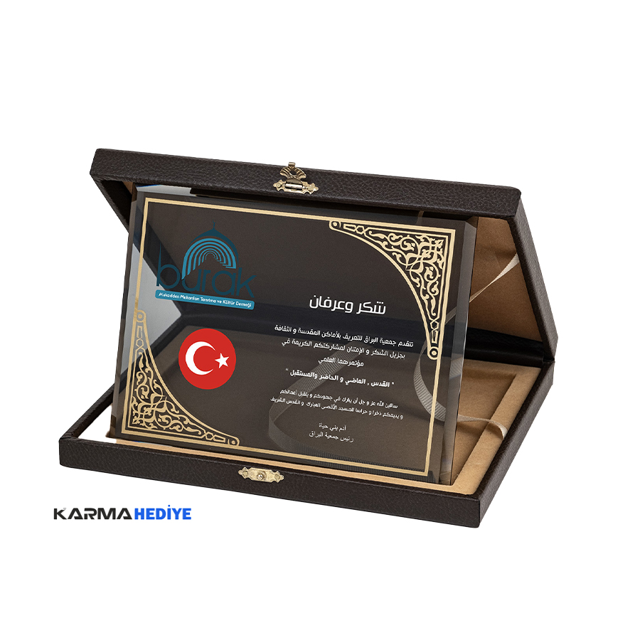 kisiye-ozel-altin-motifli-kristal-tebrik-plaketi